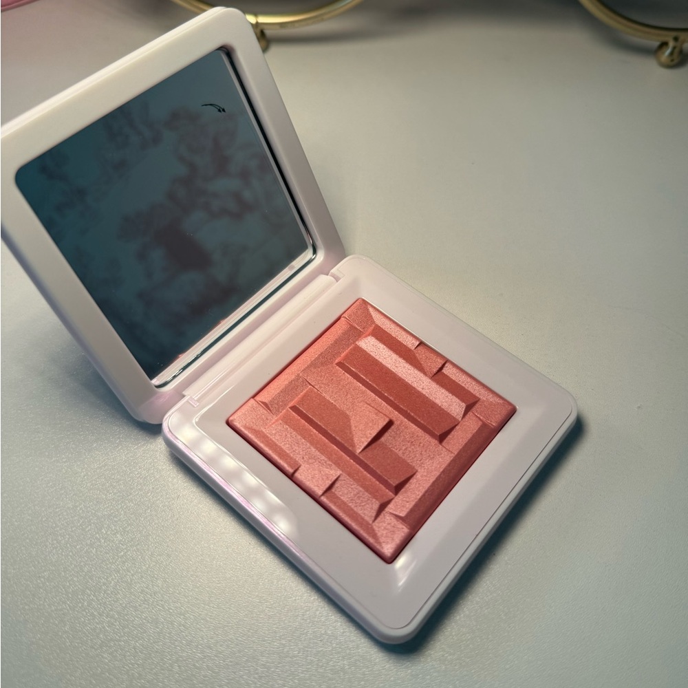 Haus Labs Rose Quartz Highlighter Compact